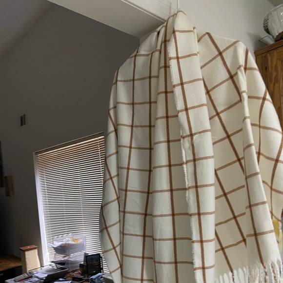 Wrap/shawl - Picture 2 of 3